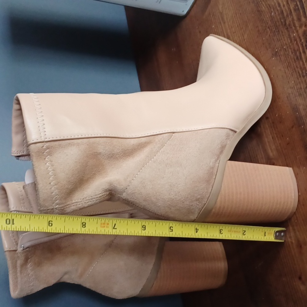Lulu's boots - Picture 11 of 15